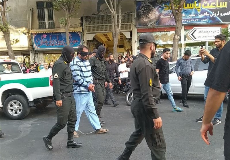 بازسازی صحنه جرم شرور قمه به دست در دولتآباد/ ابراز ندامت متهم پس از دستگیری + فیلم