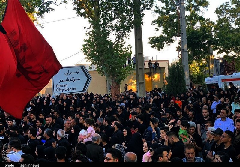 عزاداری مردم شاهرود در عصر روز یازدهم محرم/ "نخلگردانی" در تکیه زنجیری + تصاویر