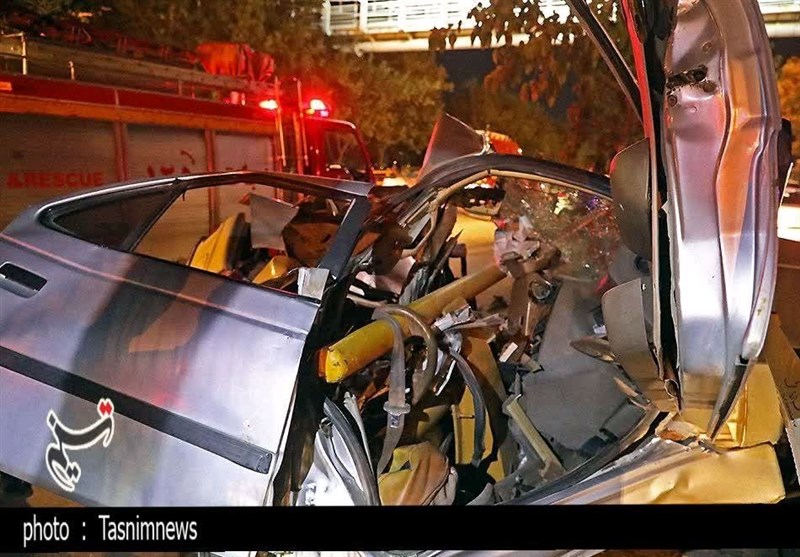 نجات ۳ بانوی مجروح و محبوس در سانحه شدید رانندگی وکیلآباد مشهد