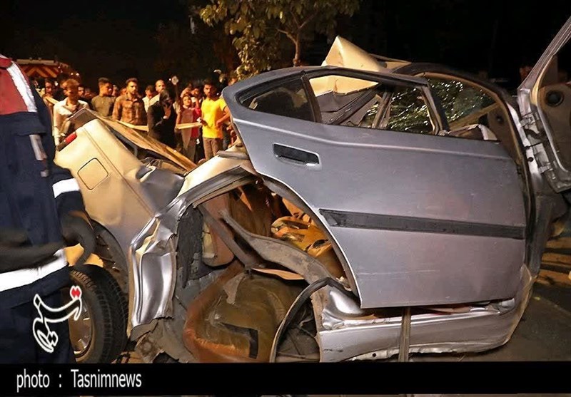 نجات ۳ بانوی مجروح و محبوس در سانحه شدید رانندگی وکیلآباد مشهد