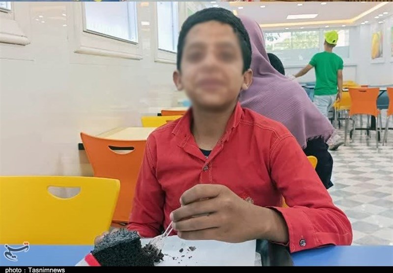 مشقِ حسابداری با فروشندگی در خیابان؛ گفتوگو با دو کودک کار در سنندج