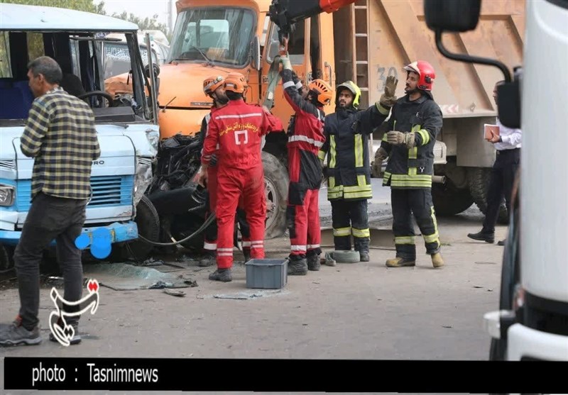 تصادف زنجیرهای در بزرگراه پیامبر اعظم(ص) مشهد با ۲ کشته و ۵ مصدوم + تصویر