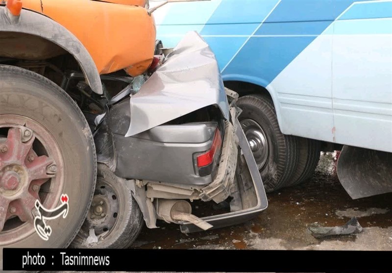 تصادف زنجیرهای در بزرگراه پیامبر اعظم(ص) مشهد با ۲ کشته و ۵ مصدوم + تصویر