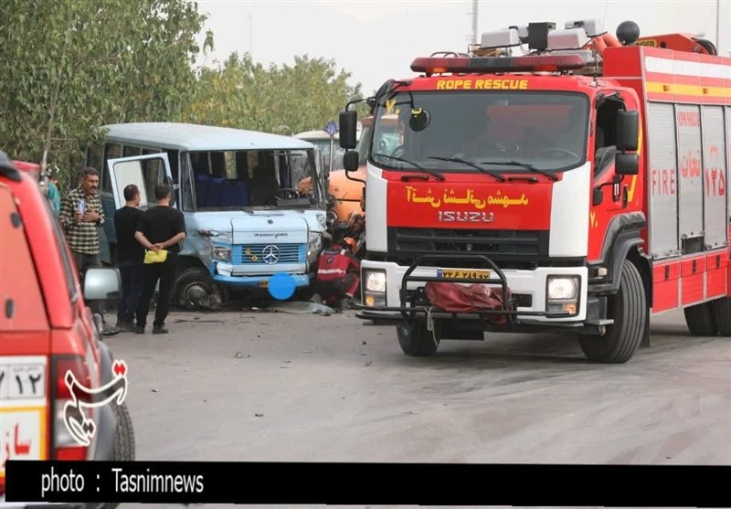 تصادف زنجیرهای در بزرگراه پیامبر اعظم(ص) مشهد با ۲ کشته و ۵ مصدوم + تصویر