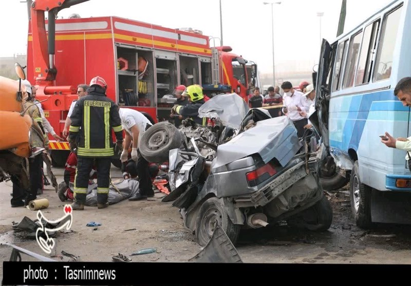 تصادف زنجیرهای در بزرگراه پیامبر اعظم(ص) مشهد با ۲ کشته و ۵ مصدوم + تصویر