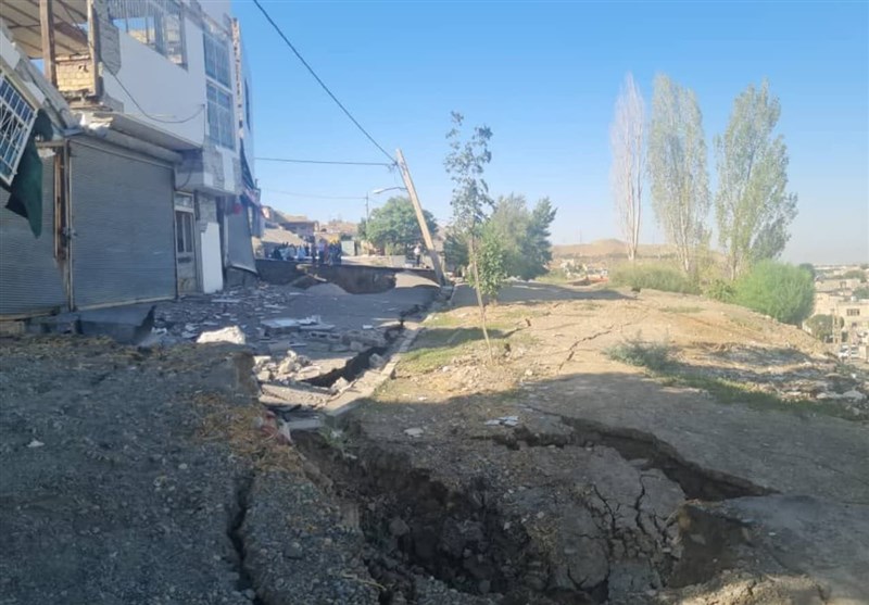 رانش زمین در منطقه حصار کرج/ تعدادی از پلاکهای مسکونی دچار خسارت شد+ فیلم و تصاویر