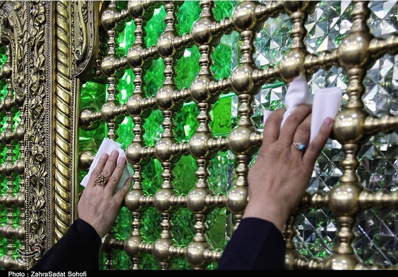 غبارروبی حرم حضرت معصومه(س) با حضور خبرنگاران