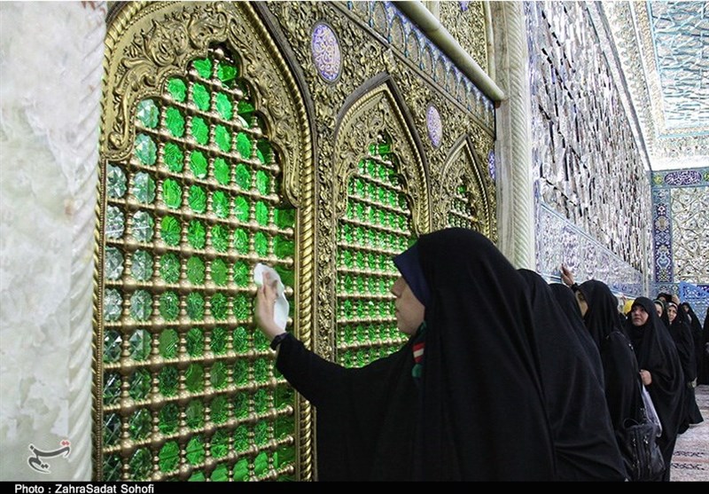 غبارروبی حرم حضرت معصومه(س) با حضور خبرنگاران