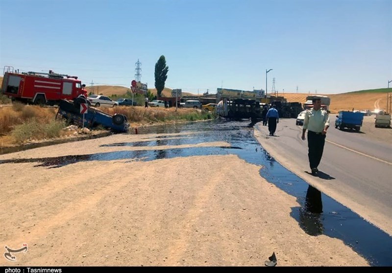 واژگونی تانکر ۲۲ هزار لیتری مازوت در محور سنندج ـ سقز/۲ نفر مجروح شدند + عکس