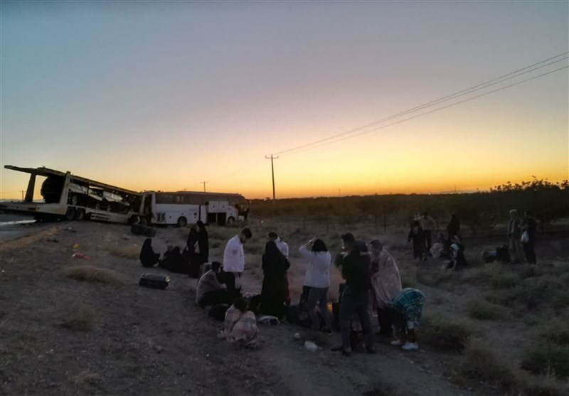 یک کشته و ۳۰ مصدوم در برخورد ۴ خودرو در مهولات + تصاویر