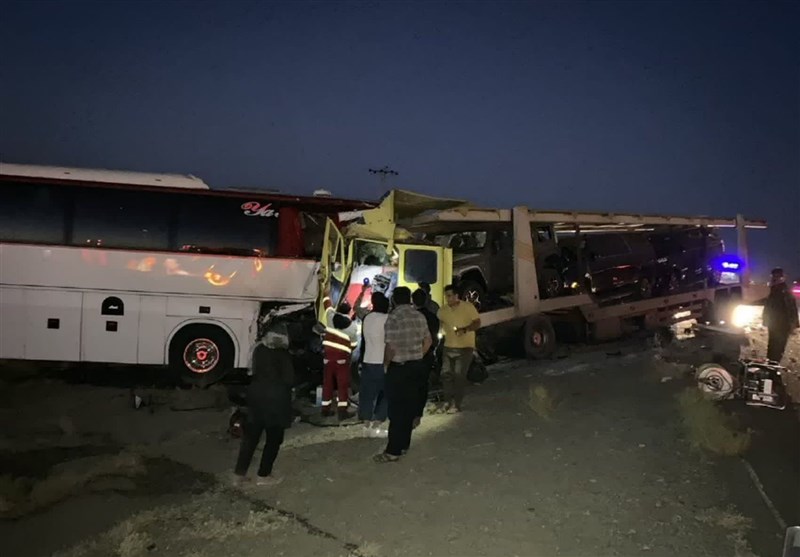 یک کشته و ۳۰ مصدوم در برخورد ۴ خودرو در مهولات + تصاویر