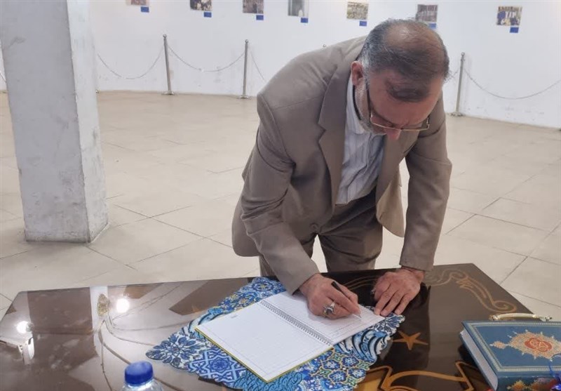 نمایشگاه عکس "در آغوش وطن" در ورامین افتتاح شد