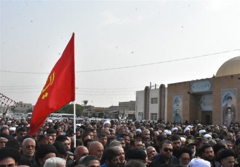 تشییع پیکر مادر شهید هاشمی در اهواز/ مادر در جوار فرزند شهیدش آرام گرفت + تصاویر