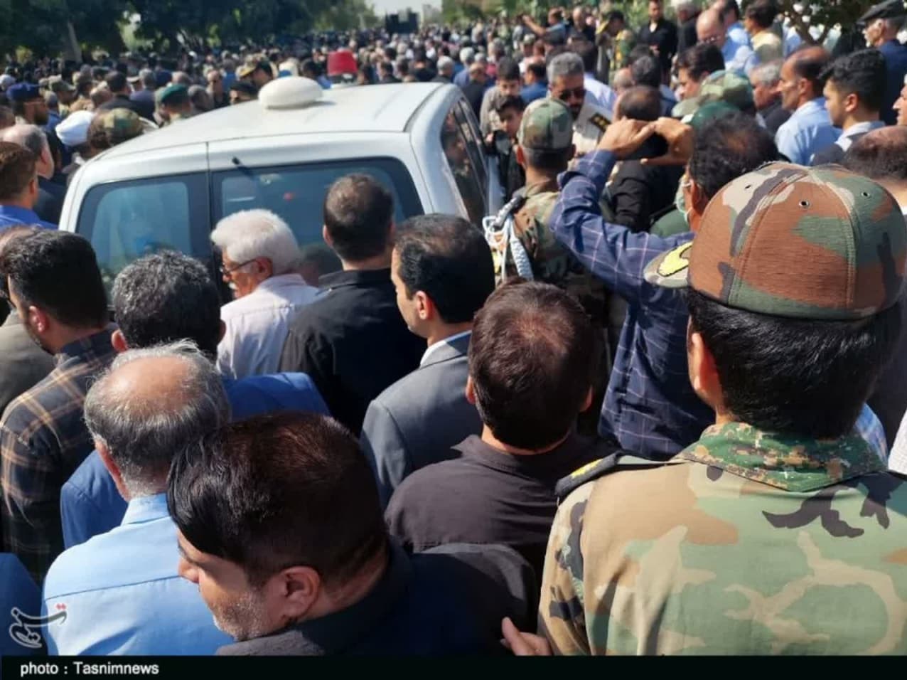 ادای احترام فرماندهان ارتش به فاتح "فتحالمبین"/ پیکر امیر بیرانوند در خرمآباد تشییع شد + تصاویر