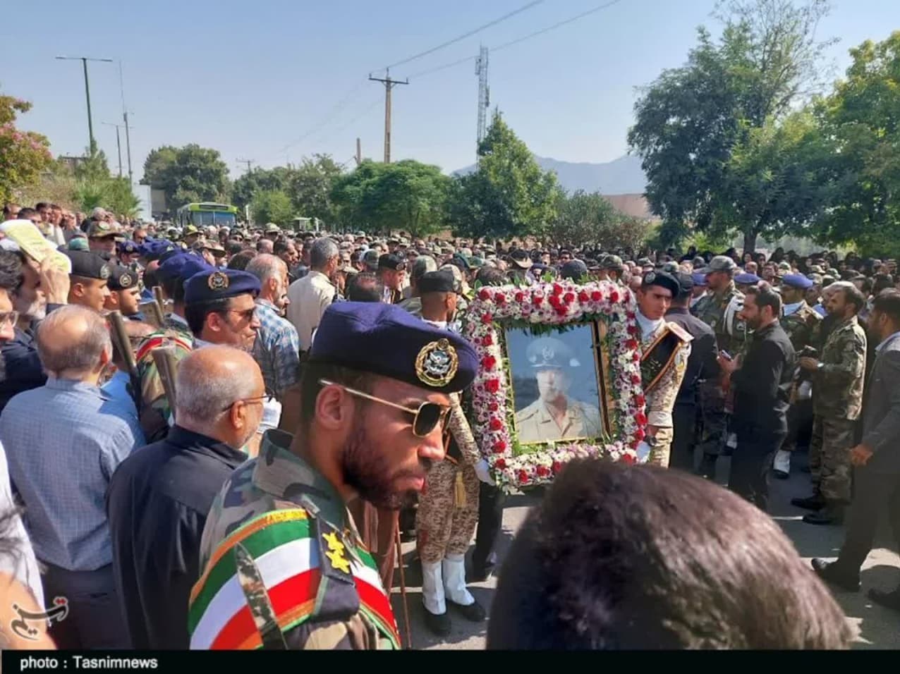ادای احترام فرماندهان ارتش به فاتح "فتحالمبین"/ پیکر امیر بیرانوند در خرمآباد تشییع شد + تصاویر