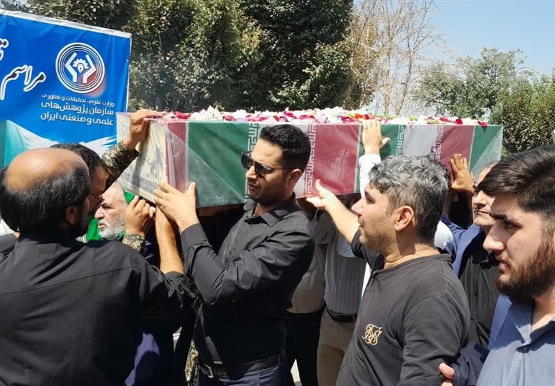 پیکر شهید گمنام در سازمان پژوهشهای علمی و صنعتی ایران آرام گرفت + تصاویر