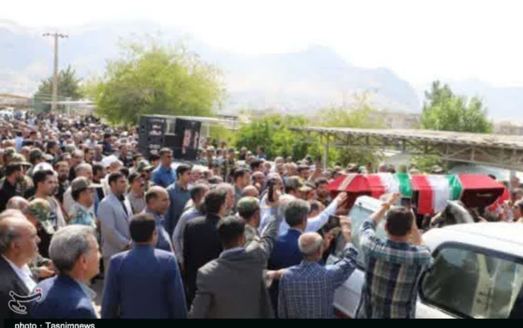 ادای احترام فرماندهان ارتش به فاتح "فتحالمبین"/ پیکر امیر بیرانوند در خرمآباد تشییع شد + تصاویر