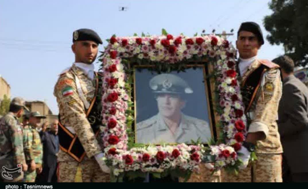 ادای احترام فرماندهان ارتش به فاتح "فتحالمبین"/ پیکر امیر بیرانوند در خرمآباد تشییع شد + تصاویر