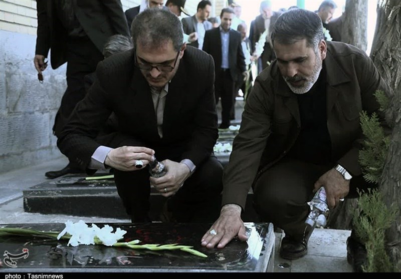 گلزار شهدضای کردستان غبارروبی و عطرافشانی شد + تصویر