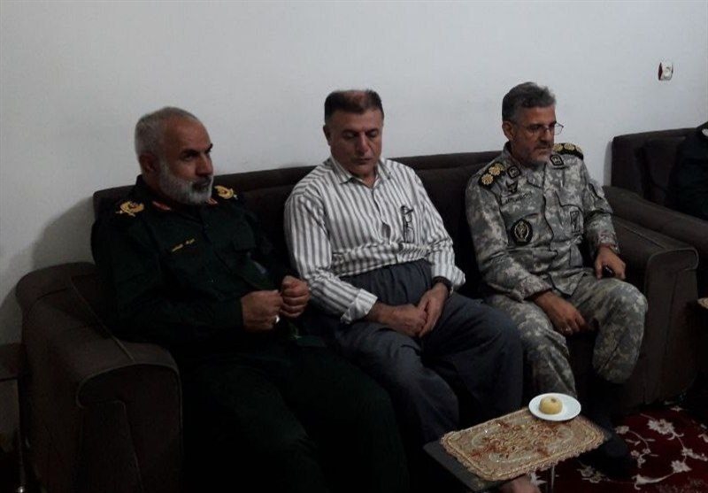 دیدار صمیمانه فرمانده سپاه کردستان با خانواده ۲ شهید در بانه