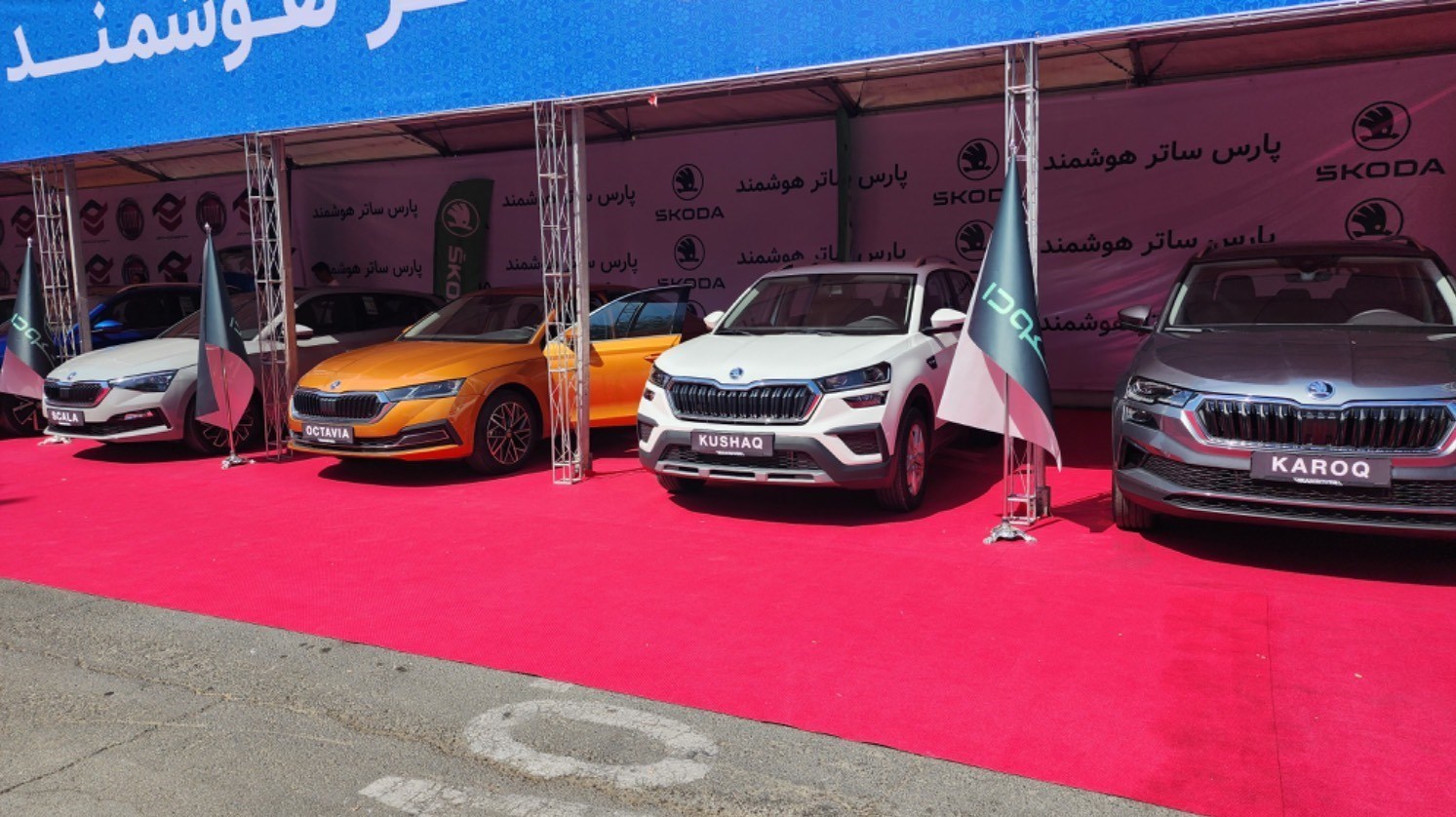 تحویل نمادین تعدادی خودرو وارداتی به متقاضیان/ وزیر صمت: حذف سامانه یکپارچه خودرو صحت ندارد