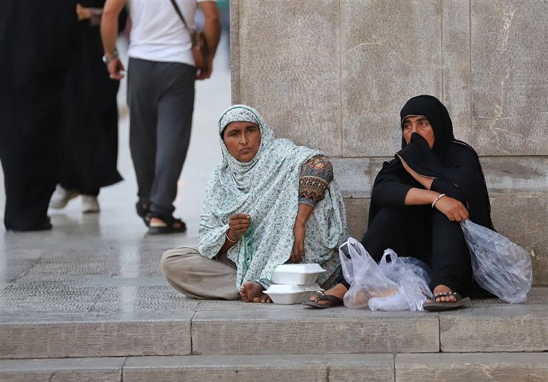 میزبانی از زائران اربعین در چایخانه حرم حضرت معصومه (س) + تصاویر