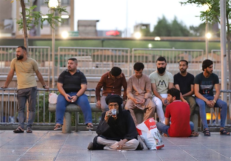 میزبانی از زائران اربعین در چایخانه حرم حضرت معصومه (س) + تصاویر