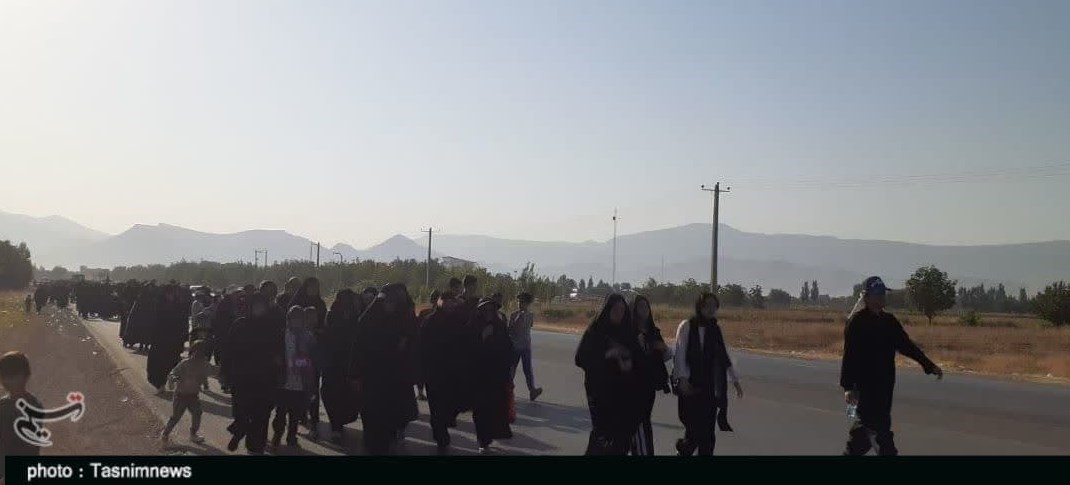 همایش پیاده روی جاماندگان اربعین در لرستان/ عاشقان حسینی قدم در راه دوست گذاشتند + تصاویر
