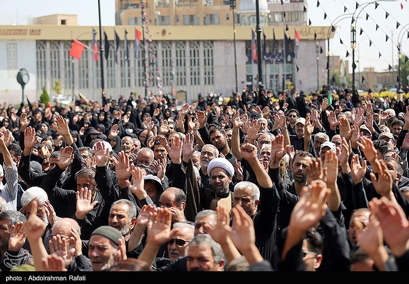 ابراز ارادت جاماندگان اربعین به سید و سالار شهیدان در دارالمومنین همدان + فیلم