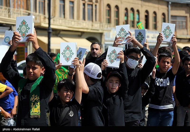 ابراز ارادت جاماندگان اربعین به سید و سالار شهیدان در دارالمومنین همدان + فیلم