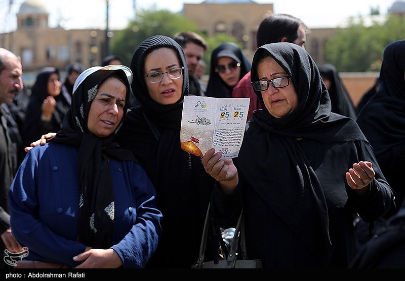 ابراز ارادت جاماندگان اربعین به سید و سالار شهیدان در دارالمومنین همدان + فیلم