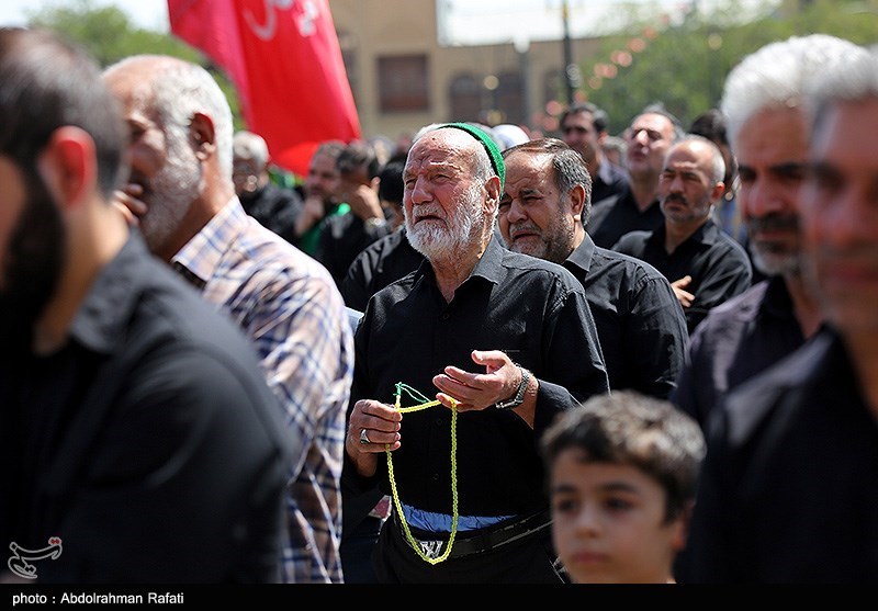 ابراز ارادت جاماندگان اربعین به سید و سالار شهیدان در دارالمومنین همدان + فیلم