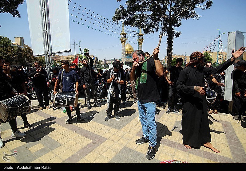 ابراز ارادت جاماندگان اربعین به سید و سالار شهیدان در دارالمومنین همدان + فیلم