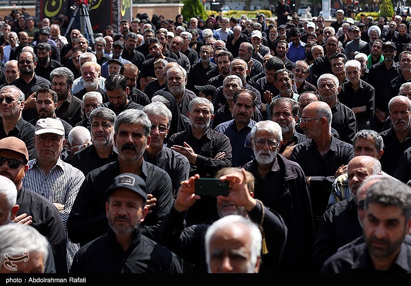 ابراز ارادت جاماندگان اربعین به سید و سالار شهیدان در دارالمومنین همدان + فیلم