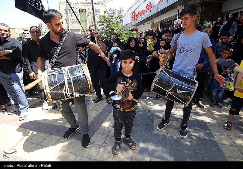 ابراز ارادت جاماندگان اربعین به سید و سالار شهیدان در دارالمومنین همدان + فیلم