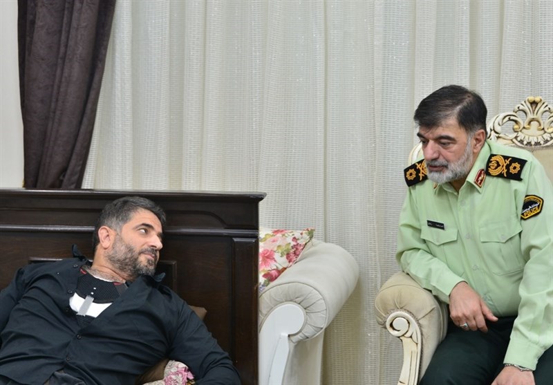 عیادت سردار رادان از فرمانده انتظامی کرمانشاه و خلبان بالگرد + عکس