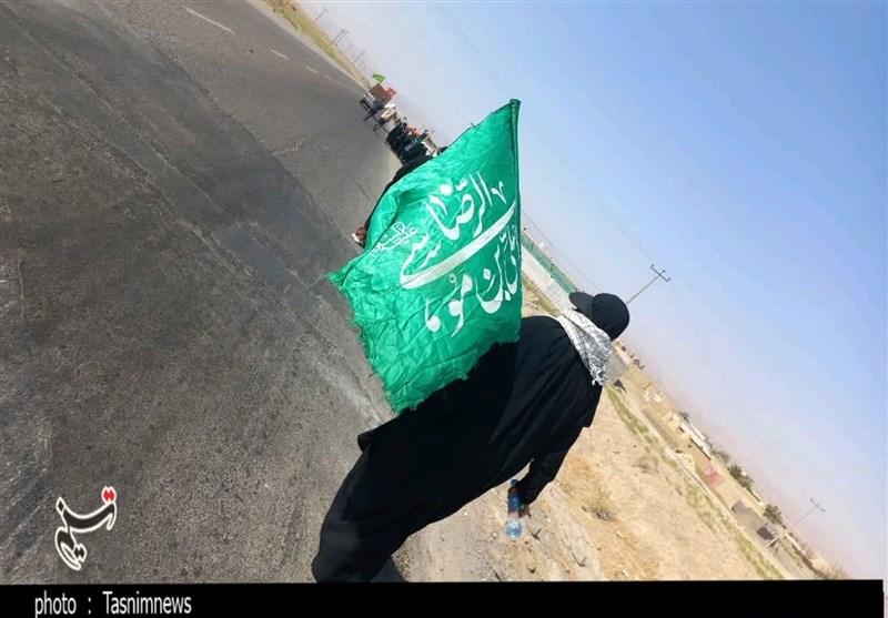 قدم به قدم در مسیر عاشقی با طی مسافت ۱۷۵ کیلومتری/ حرکت کاروان پیاده صالحآباد به مشهد + فیلم