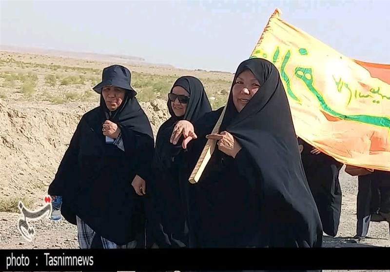 قدم به قدم در مسیر عاشقی با طی مسافت ۱۷۵ کیلومتری/ حرکت کاروان پیاده صالحآباد به مشهد + فیلم