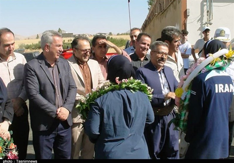 استقبال از قهرمان تکواندو آسیا در شهر سقز + فیلم