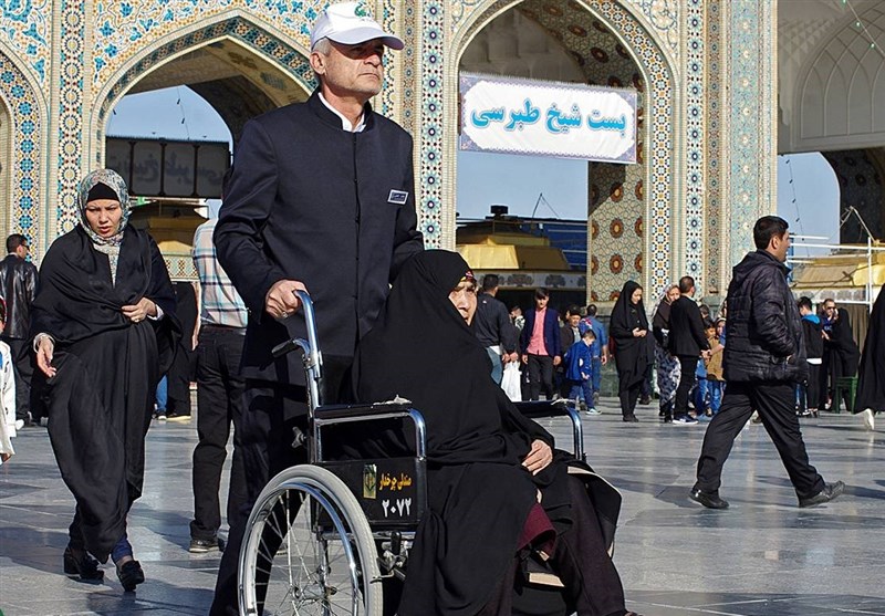 از اسکان شبانه زائران در پارکینگهای حرم تا ارادت اساتید خوشنویسی و خادمیاران رضوی
