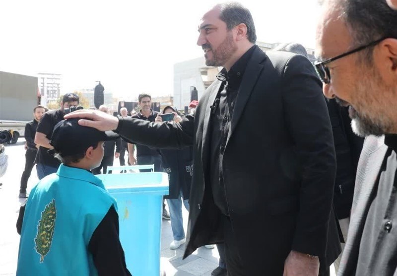 بازدید معاون رئیسجمهور از نحوه خدمترسانی به زائران در میدان شهدای مشهد