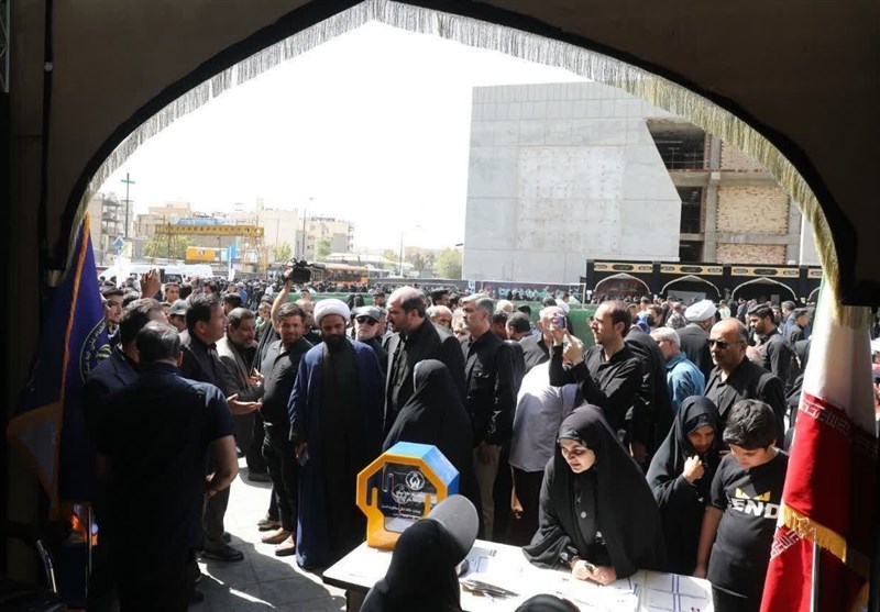 بازدید معاون رئیسجمهور از نحوه خدمترسانی به زائران در میدان شهدای مشهد