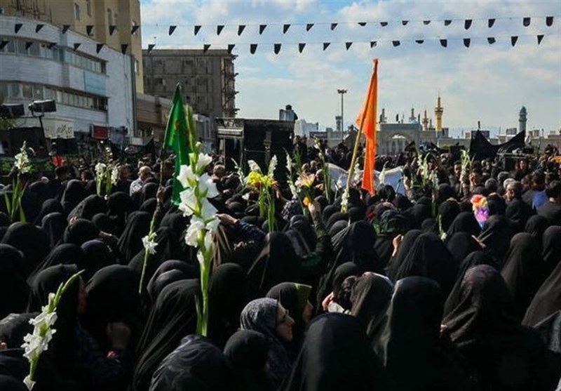 بازسازی سنت ۱۲۴۲ ساله زنان نوغان/ تشییع نمادین پیکر مطهر امام رضا(ع) +تصاویر