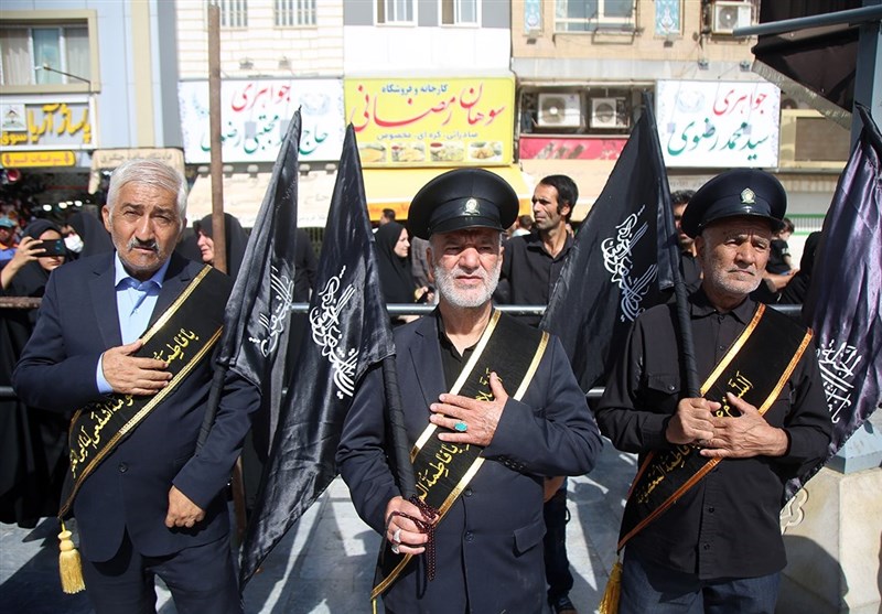 حال و هوای حرم مطهر حضرت معصومه (س) در سالروز شهادت برادر/ قم غرق در عزا و ماتم شد