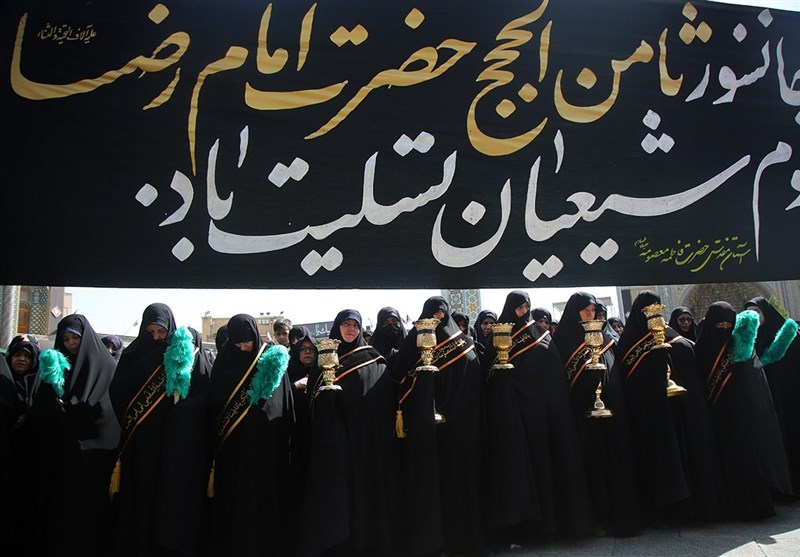 حال و هوای حرم مطهر حضرت معصومه (س) در سالروز شهادت برادر/ قم غرق در عزا و ماتم شد