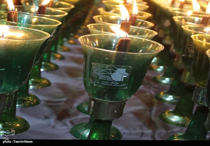 آیین شمعگردانی شام غریبان شهادت امام رضا(ع) در کاشان برگزار شد + تصویر
