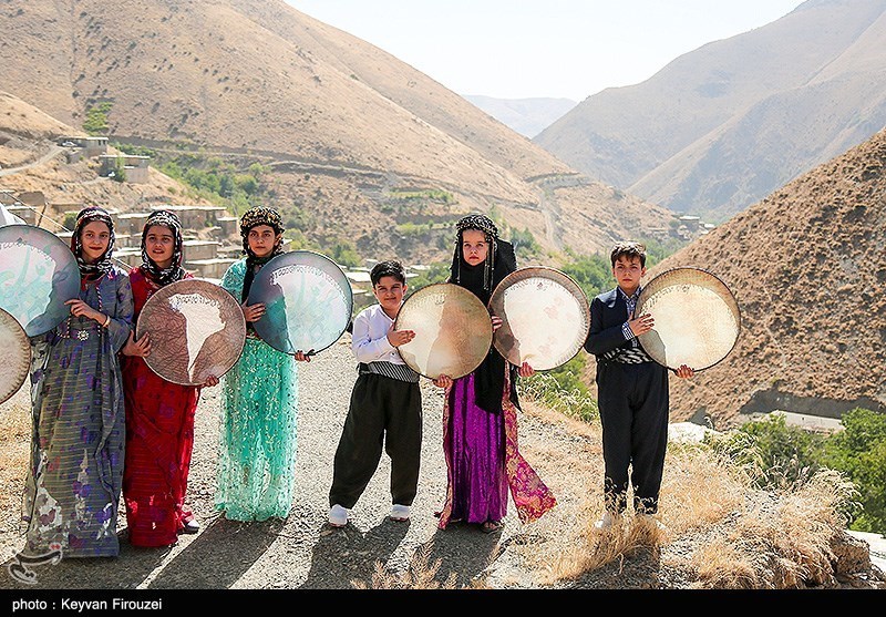 اجتماع بزرگ دفنوازان در روستای ههشمیز سنندج + تصویر