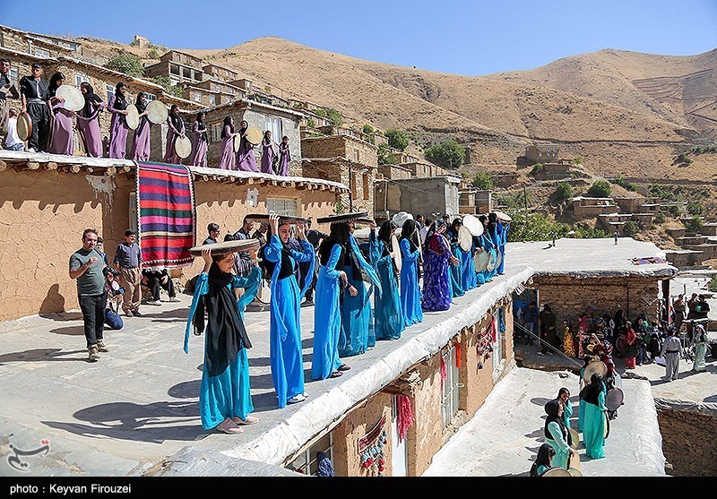 اجتماع بزرگ دفنوازان در روستای ههشمیز سنندج + تصویر