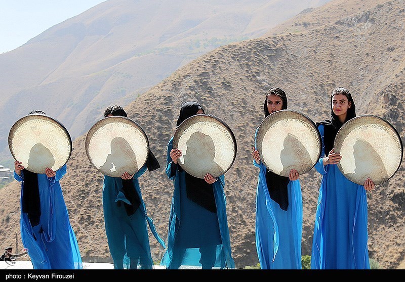 اجتماع بزرگ دفنوازان در روستای ههشمیز سنندج + تصویر