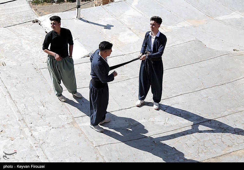 اجتماع بزرگ دفنوازان در روستای ههشمیز سنندج + تصویر